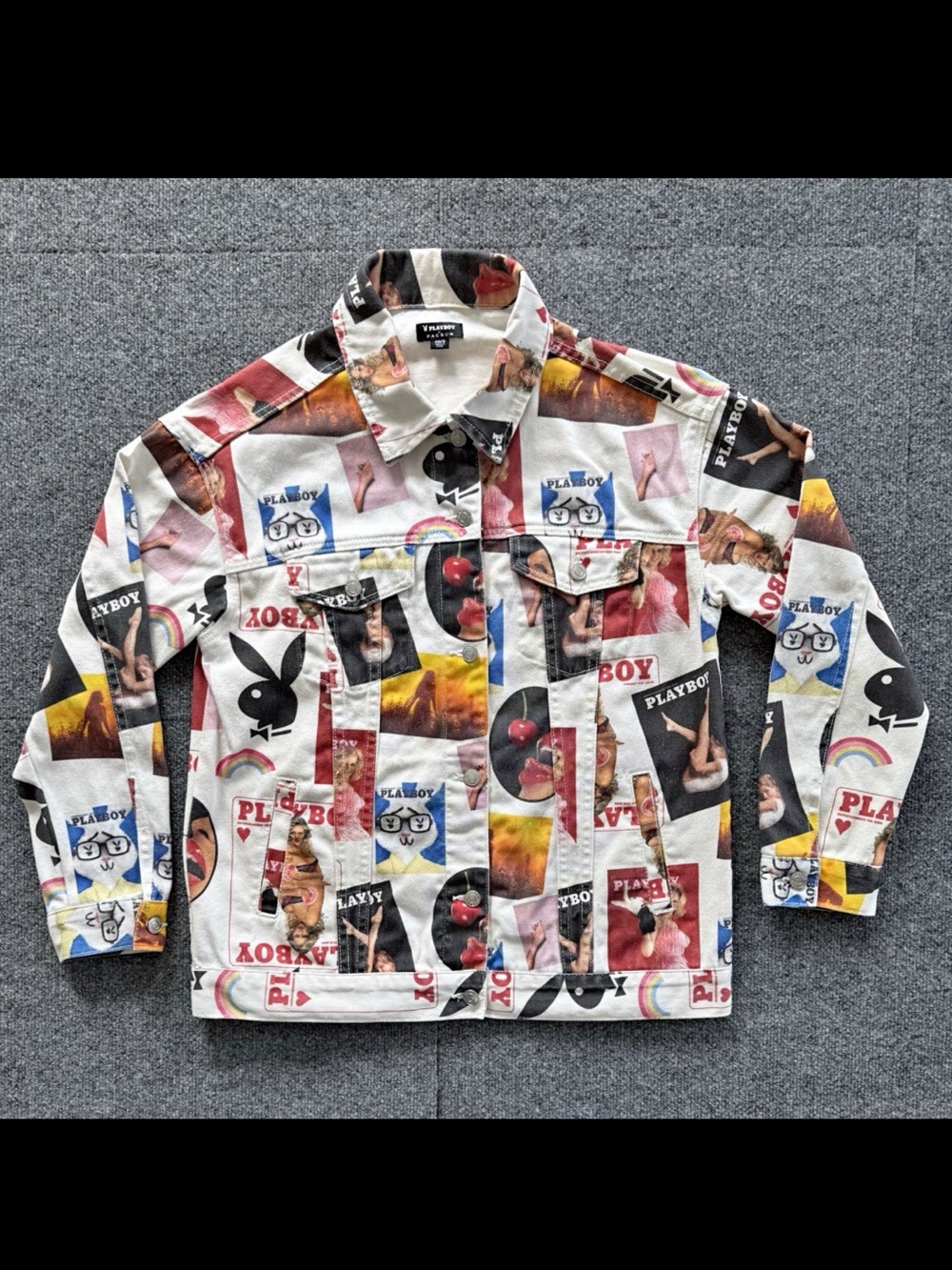 Women’s Playboy by Pacsun Denim All Over Magazine Print Trucker Jacket Med/Lrg